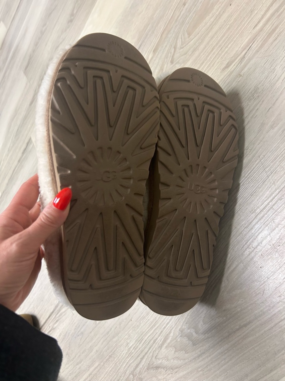 Ugg Classic Cozy Bootie Women Slipper Shoes Sz 8 Cream Platform Sheepskin Lounge - Picture 11 of 12
